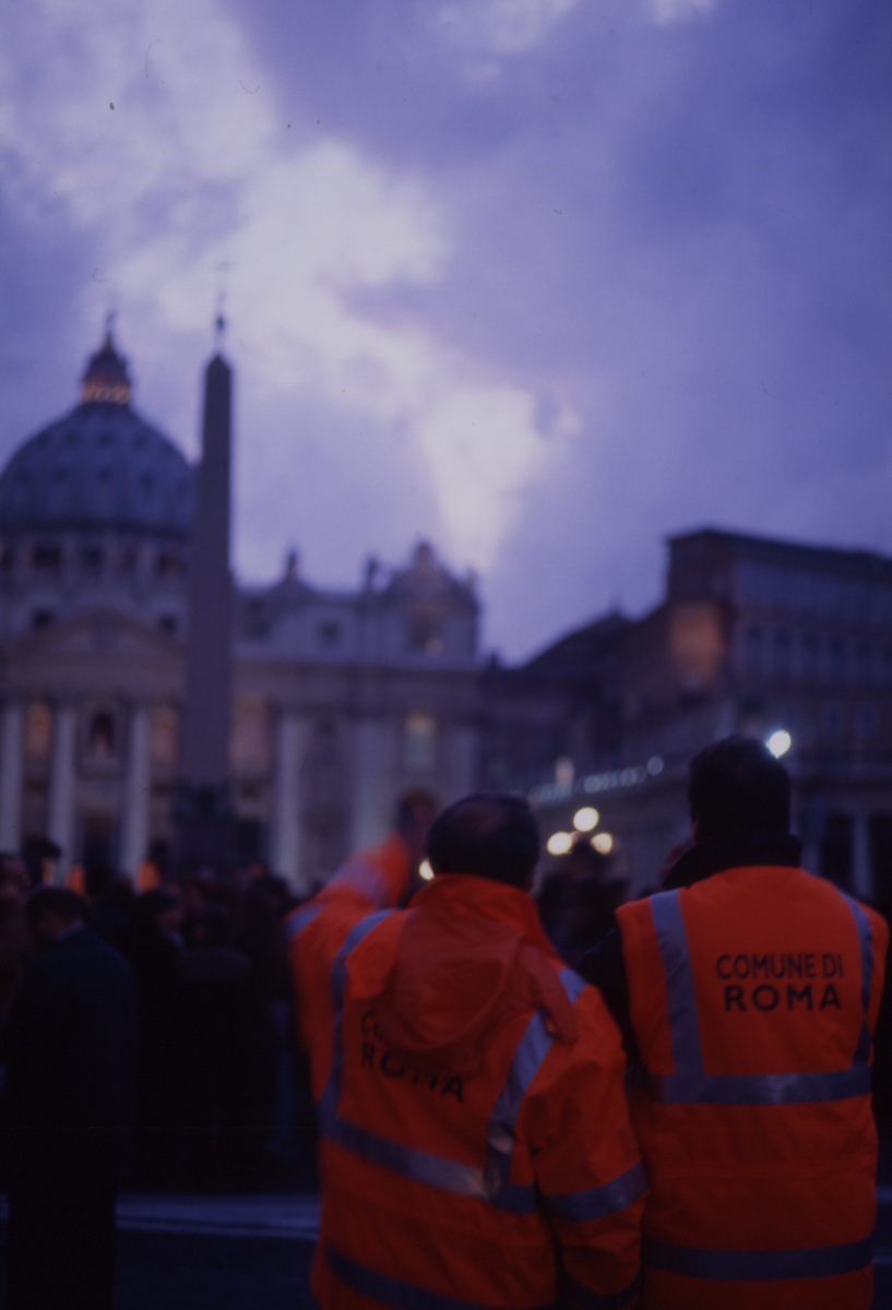 Le Pape est mort, Pza San Pietro